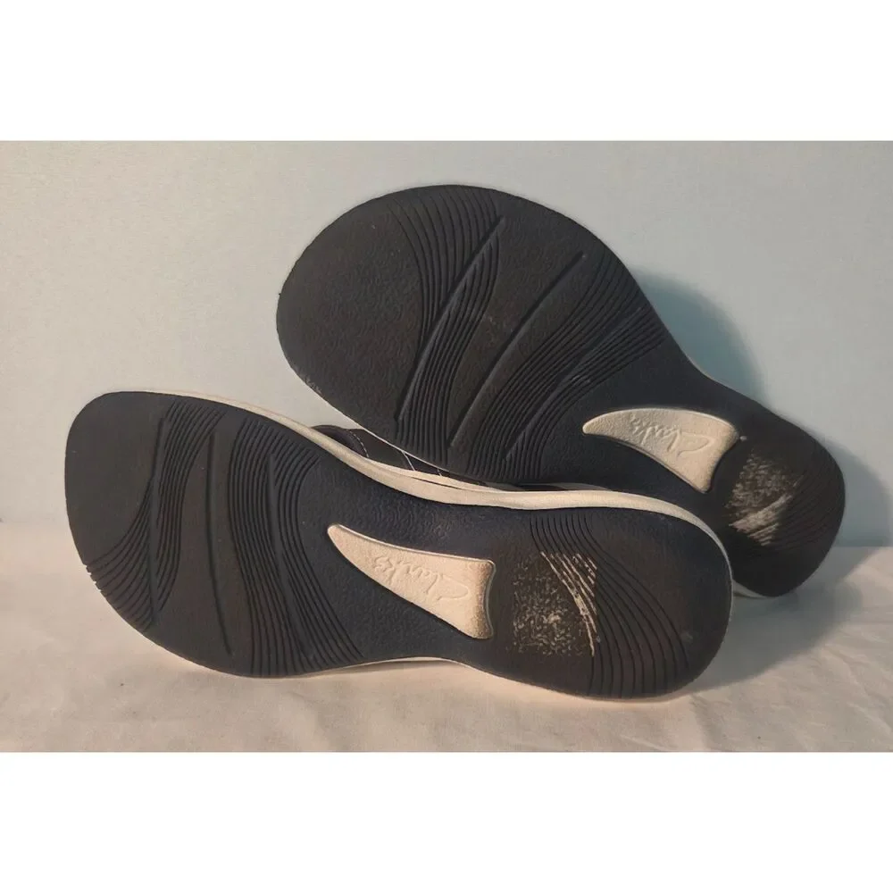 Clarks Cloudsteppers Cushion Soft Flip Flop Sandals Black Floral Women’s size 6